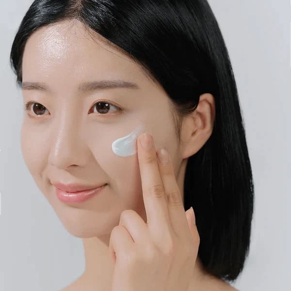 Wagmere Hyaluronic Acid Centella Asiatic Water-Fit Sun Serum💜